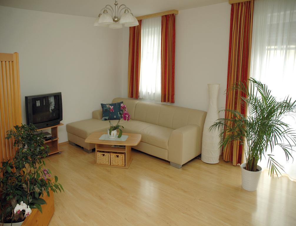 Pension Hiesel-Villa Untersbergblick Anthering Bilik gambar