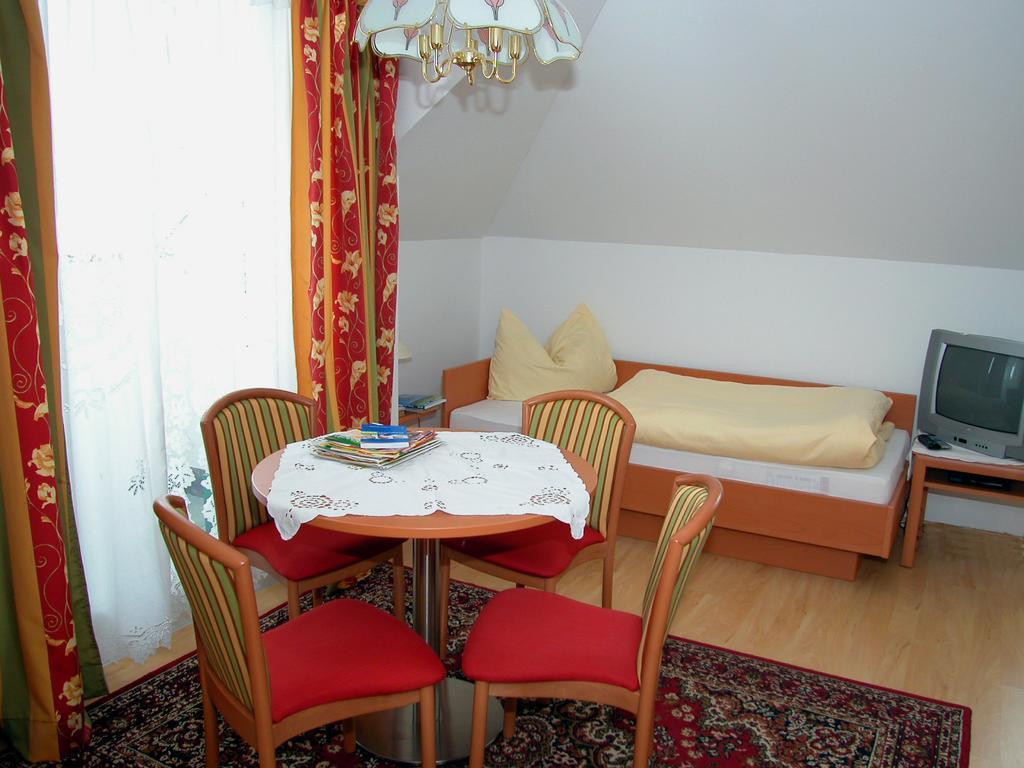 Pension Hiesel-Villa Untersbergblick Anthering Bilik gambar