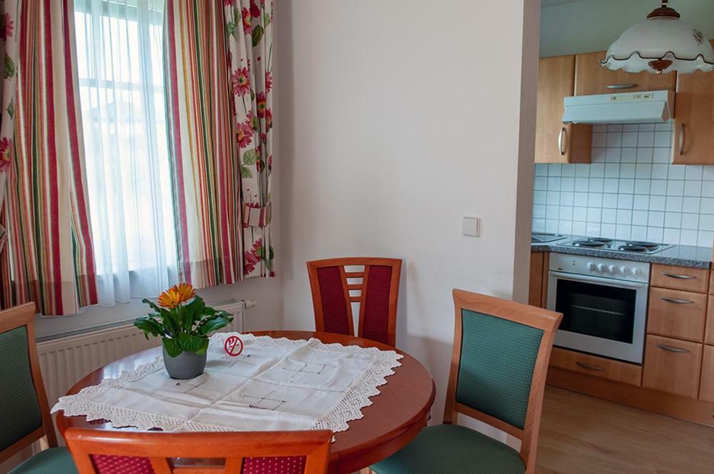 Pension Hiesel-Villa Untersbergblick Anthering Luaran gambar
