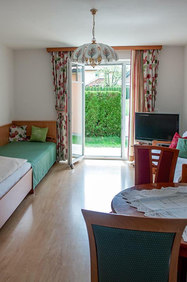 Pension Hiesel-Villa Untersbergblick Anthering Luaran gambar