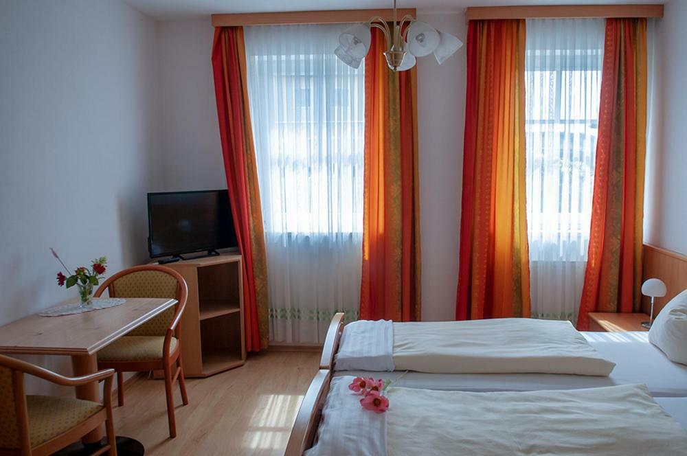 Pension Hiesel-Villa Untersbergblick Anthering Luaran gambar