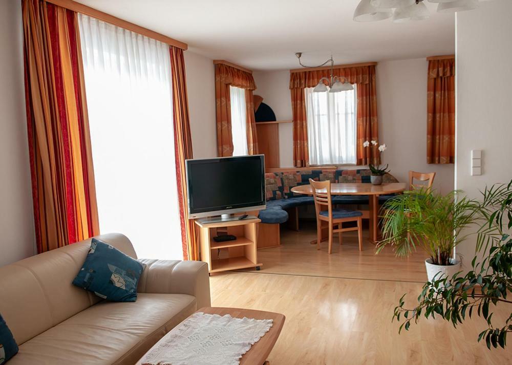 Pension Hiesel-Villa Untersbergblick Anthering Luaran gambar