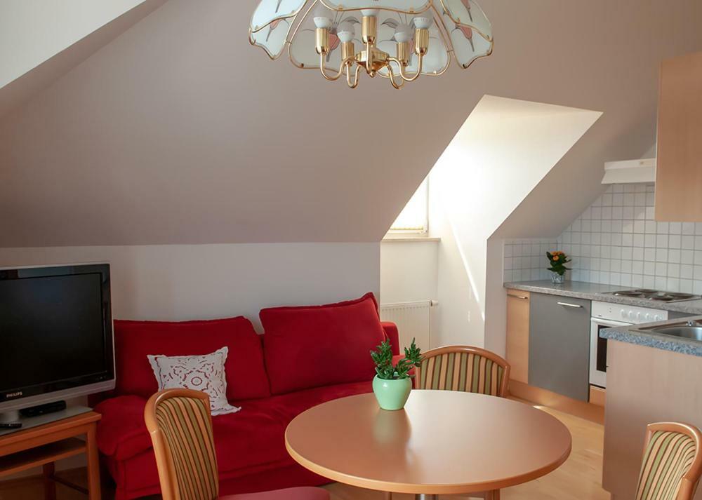 Pension Hiesel-Villa Untersbergblick Anthering Luaran gambar